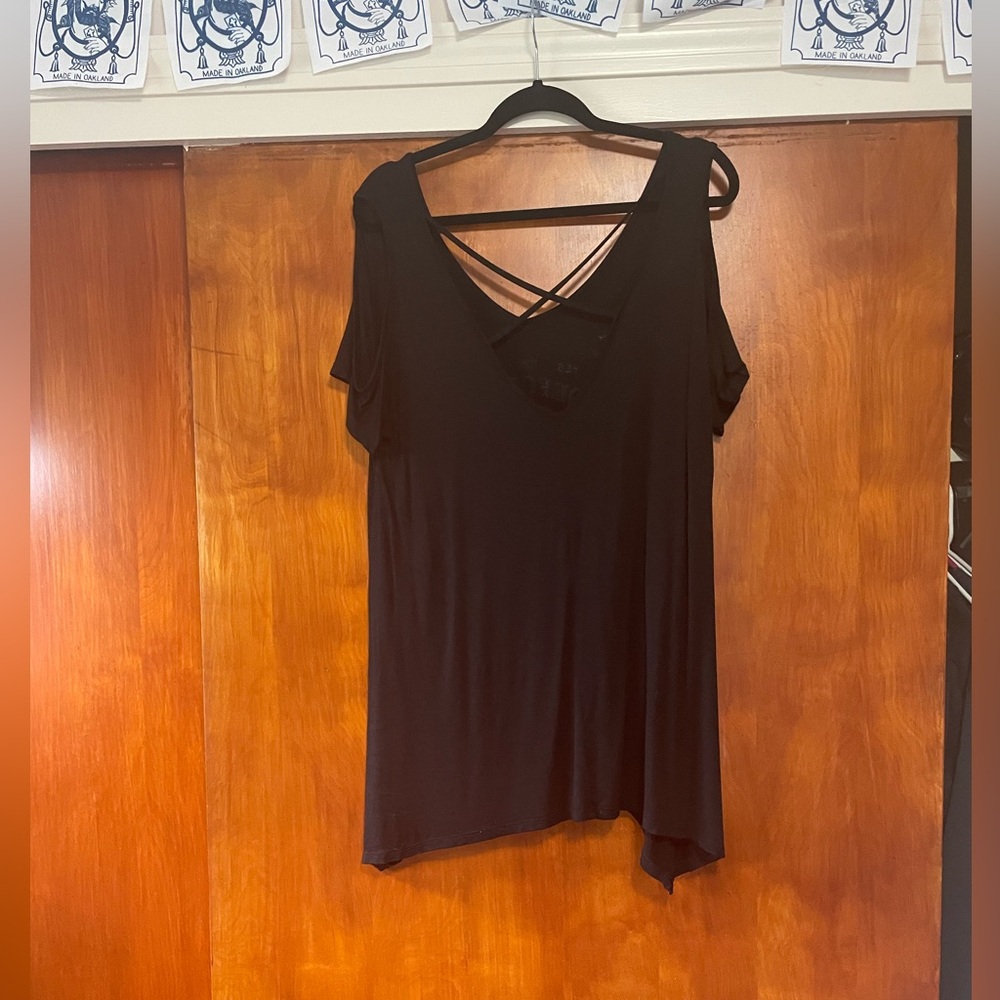 Black Cold Shoulder Graphic Tee - Picture 5 of 7